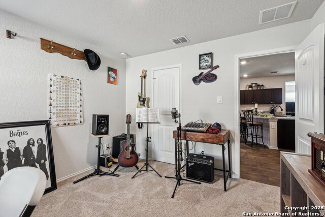 Listing photo id 23 for 759 Ocelot Court