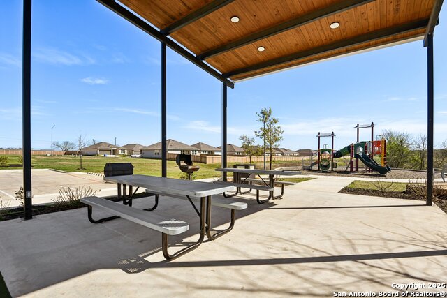 Listing photo id 30 for 759 Ocelot Court