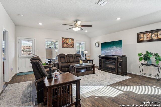 Listing photo id 3 for 759 Ocelot Court