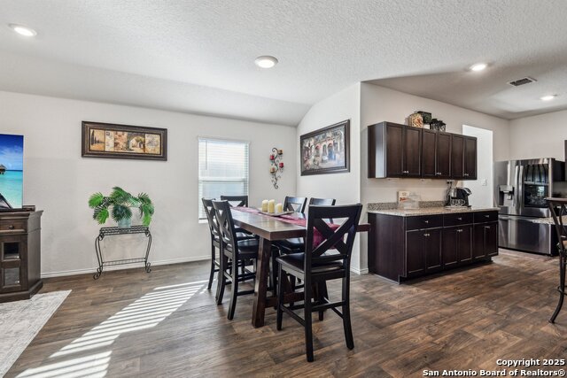 Listing photo id 6 for 759 Ocelot Court