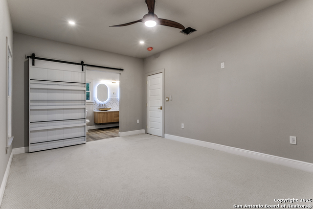 Image 18 of 23 For 915 Mason  