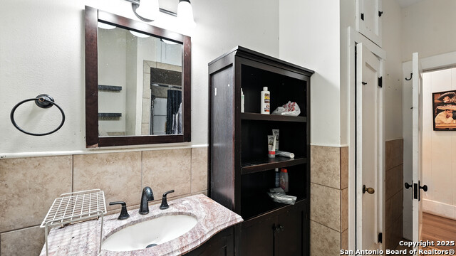 Image 6 of 11 For 415 Elm  