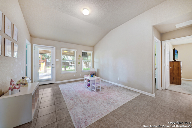 Listing photo id 12 for 11750 Autumndale