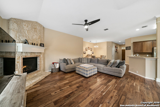 Image 4 of 18 For 1019 Parter Pond