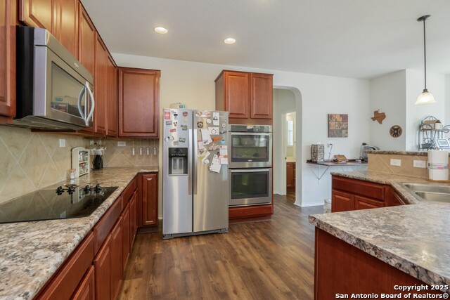 Listing photo id 9 for 9914 Copper Rise