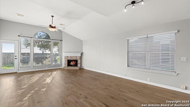Image 12 of 34 For 4733 Green Bluff