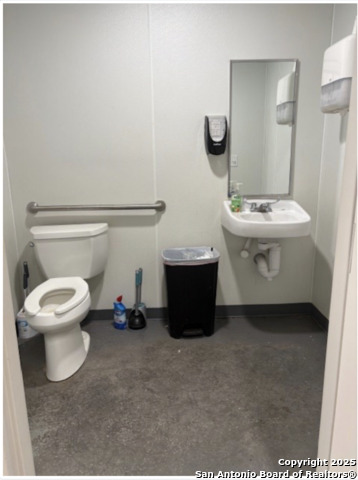 Listing photo id 10 for 2812 Cobbler Lane