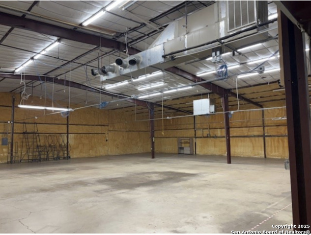 Listing photo id 4 for 2812 Cobbler Lane