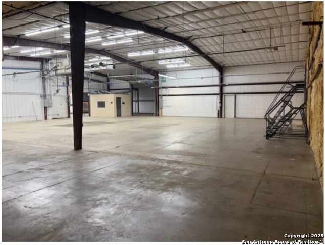 Listing photo id 5 for 2812 Cobbler Lane