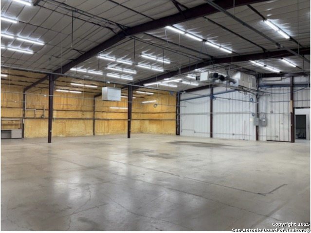 Listing photo id 6 for 2812 Cobbler Lane