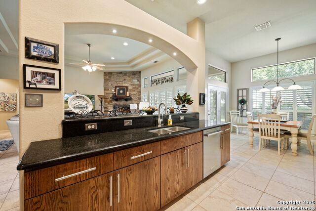 Image 15 of 28 For 1610 Clover