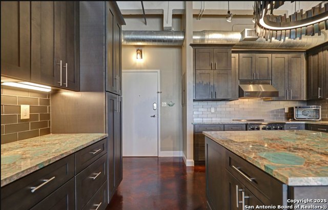 Listing photo id 10 for 831 S Flores 2407-2409