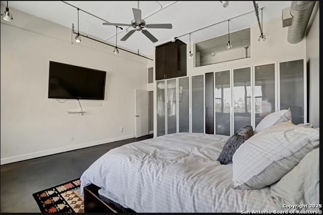 Listing photo id 15 for 831 S Flores 2407-2409