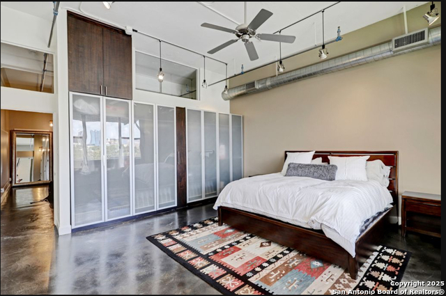 Listing photo id 16 for 831 S Flores 2407-2409