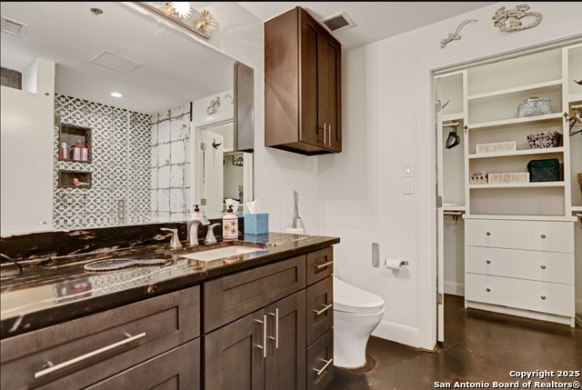 Listing photo id 19 for 831 S Flores 2407-2409