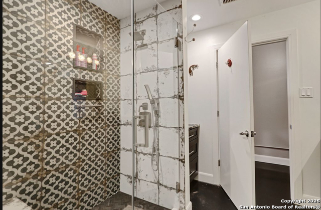 Listing photo id 21 for 831 S Flores 2407-2409