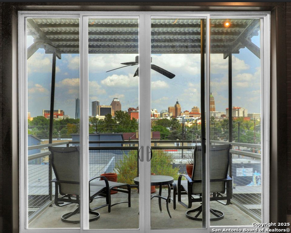 Listing photo id 22 for 831 S Flores 2407-2409