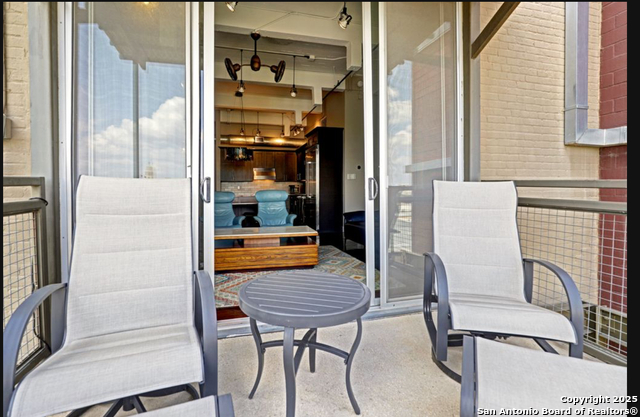 Listing photo id 1 for 831 S Flores 2407-2409