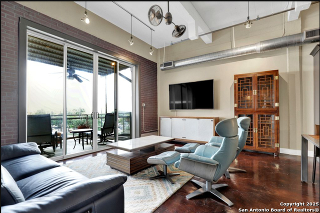 Listing photo id 3 for 831 S Flores 2407-2409