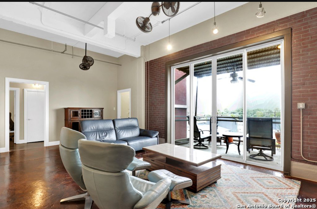 Listing photo id 4 for 831 S Flores 2407-2409