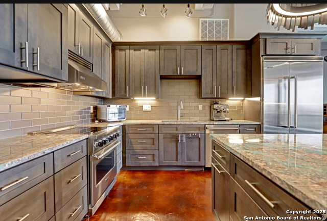 Listing photo id 7 for 831 S Flores 2407-2409