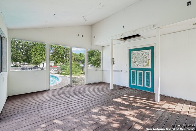 Image 10 of 38 For 913 Zwicke