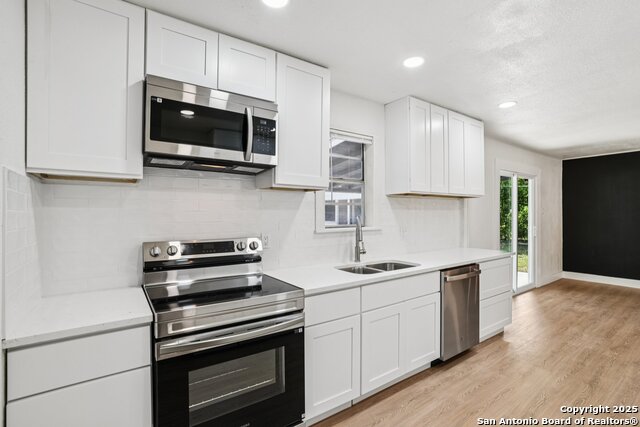 Image 13 of 38 For 913 Zwicke