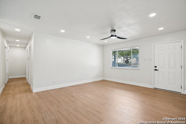 Image 15 of 38 For 913 Zwicke