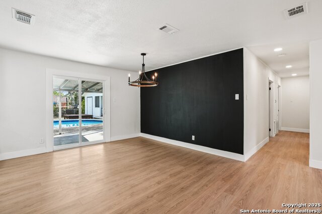 Image 16 of 38 For 913 Zwicke