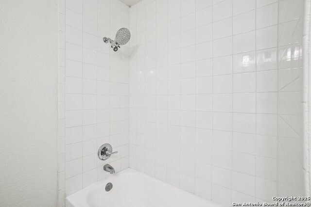 Image 18 of 38 For 913 Zwicke