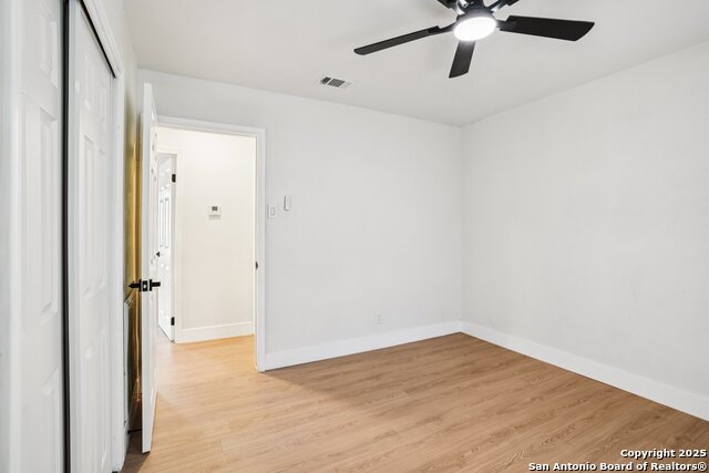 Image 20 of 38 For 913 Zwicke