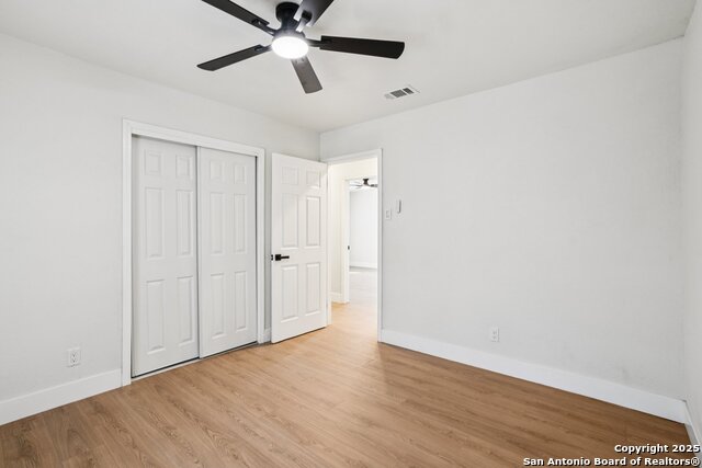 Image 21 of 38 For 913 Zwicke