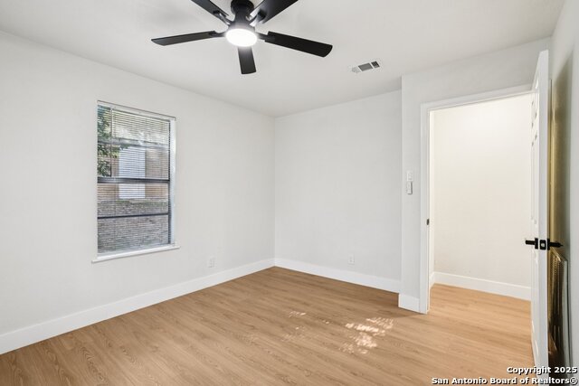 Image 23 of 38 For 913 Zwicke