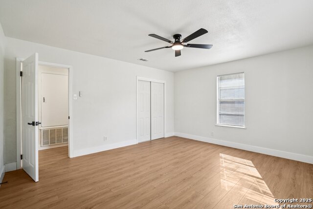 Image 25 of 38 For 913 Zwicke