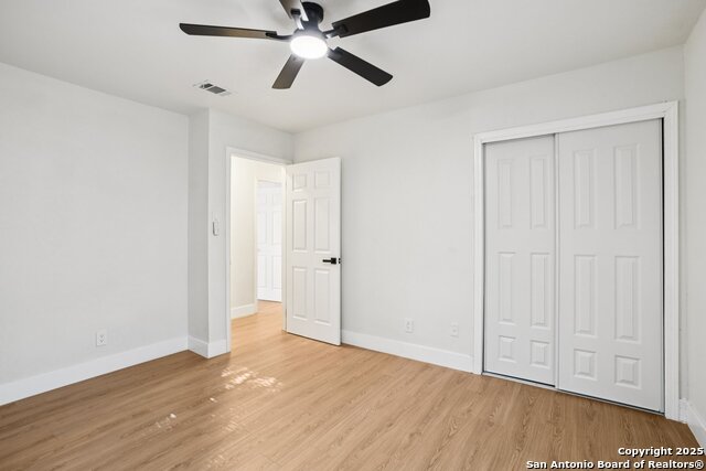 Image 30 of 38 For 913 Zwicke