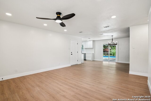 Image 35 of 38 For 913 Zwicke