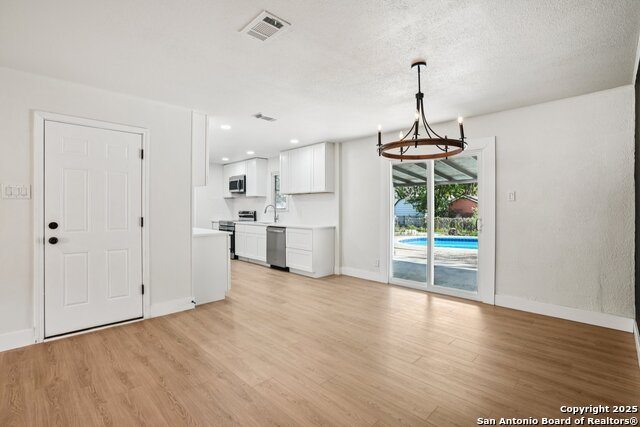 Image 36 of 38 For 913 Zwicke