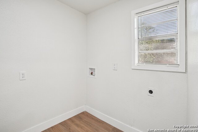 Image 37 of 38 For 913 Zwicke