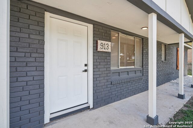 Image 6 of 38 For 913 Zwicke