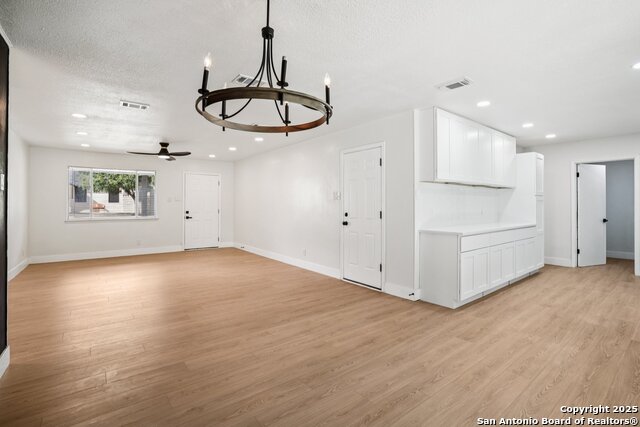 Image 9 of 38 For 913 Zwicke