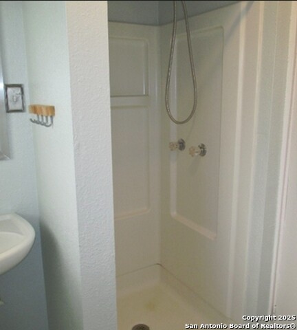 Image 14 of 26 For 213 Arvin