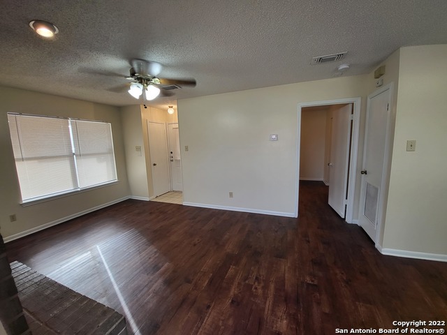 Listing photo id 1 for 6311 Windsor Castle  2