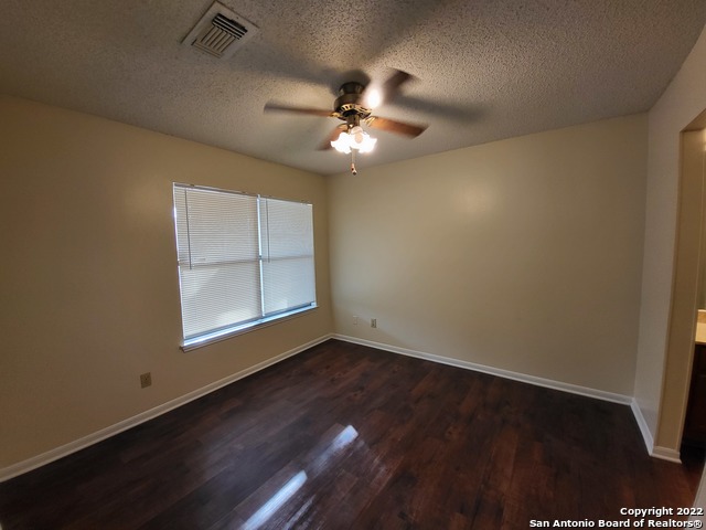 Listing photo id 4 for 6311 Windsor Castle  2