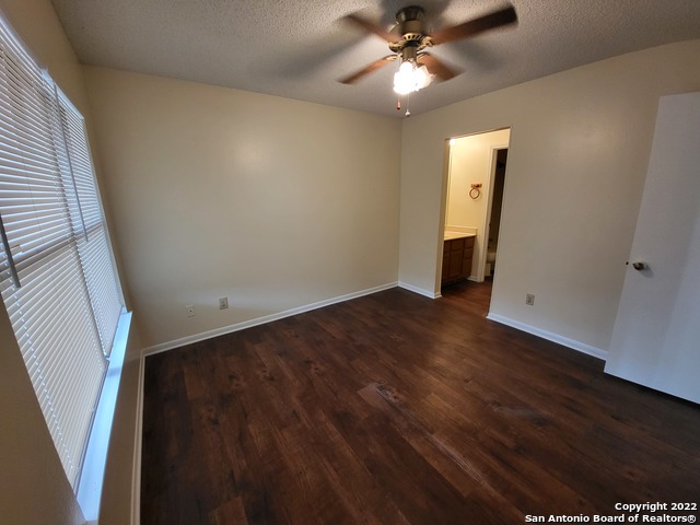 Listing photo id 5 for 6311 Windsor Castle  2