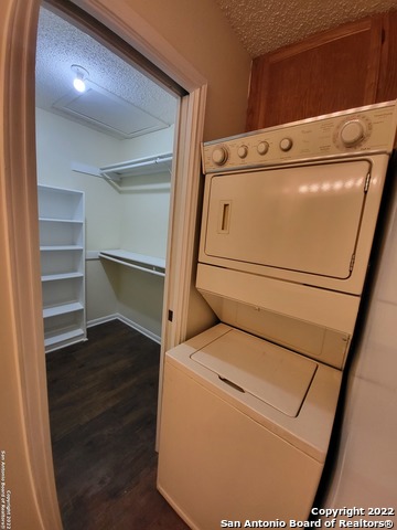 Listing photo id 7 for 6311 Windsor Castle  2