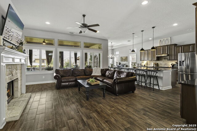 Image 11 of 32 For 2069 Tejas Pecan