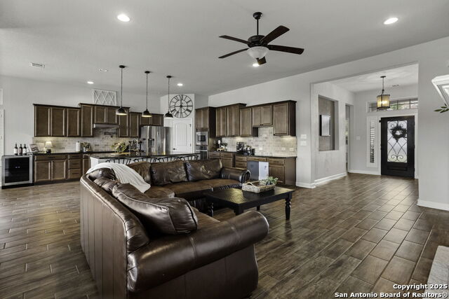 Image 15 of 32 For 2069 Tejas Pecan