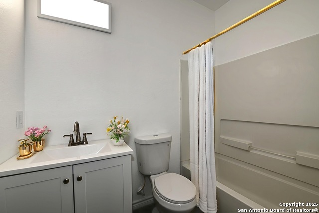 Listing photo id 9 for 12002 Amber Vista