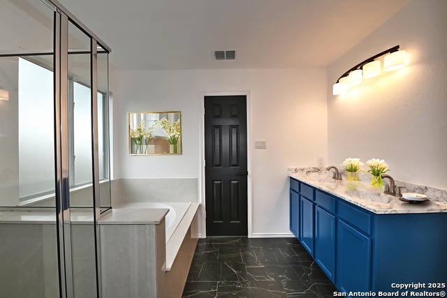 Listing photo id 12 for 12002 Amber Vista