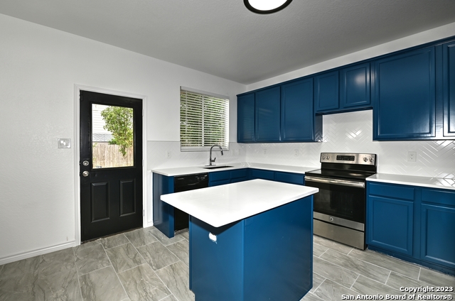 Listing photo id 25 for 12002 Amber Vista